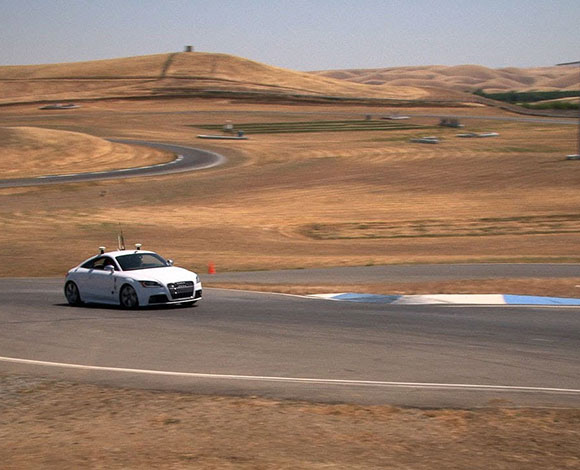 بالفيديو... علماء يطورون أسرع سيارة ذاتية القيادة فى العالم