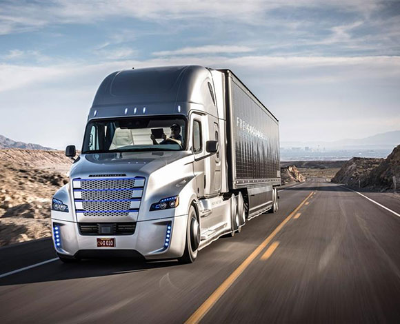 الشاحنات الذاتية القيادية تعود مع Freightliner Inspiration Truck