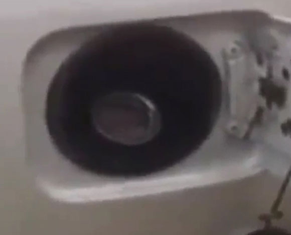 بالفيديو- غليان الوقود في سيارة رجل سعودي