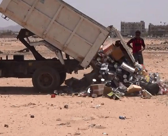 بالفيديو- إتلاف مواد غذائية منتهية الصلاحية