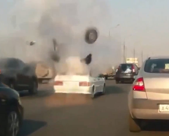 شاهد بالفيديو انفجار سيارة رجل سعودي