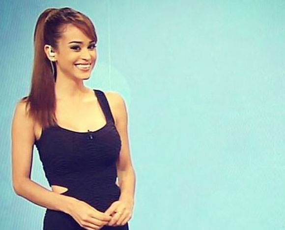 بالفيديو- هل تستحق هذه المذيعة لقب اجمل نساء العالم؟