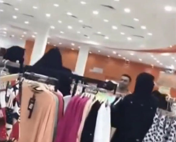 بالفيديو- شجار داخل مركز تجاري في السعودية