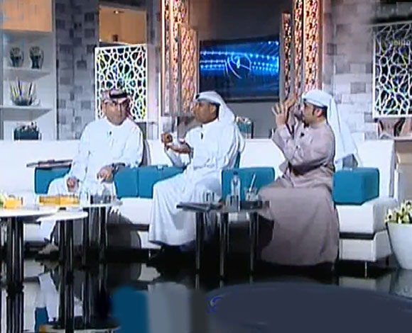 بالفيديو- إعلامي كويتي يتعرّض لموقف محرج على الهواء