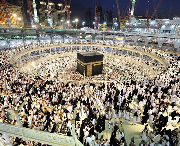 عدسات العالم ترصد جموع المعتمرين أثناء إحياء ليلة القدر