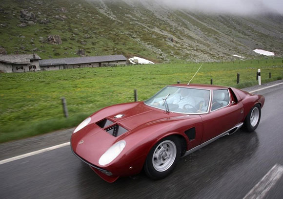 8 أشياء سخيفة أنفق عليها النجم نيكولاس كيج ثروته الخاصة