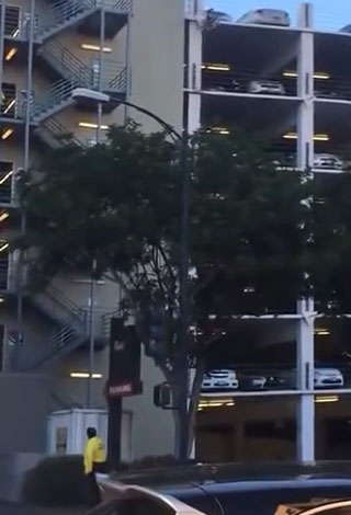 بالفيديو- سقوط شاب من الطابق السادس