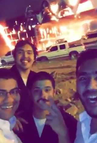 بالفيديو- أغرب سلفي وسط حريق في السعودية !