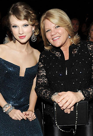 أبرز النجوم الذين فاجأوا والديهم بمجموعة هدايا مميزة