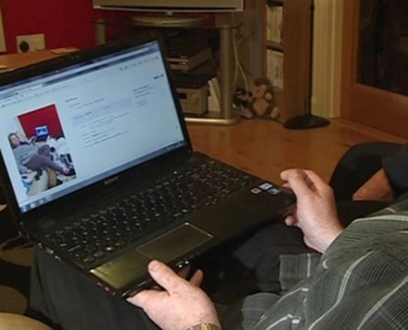 عرض صديقته للبيع على "إي باي" ... والمفاجأة إقبال عليها