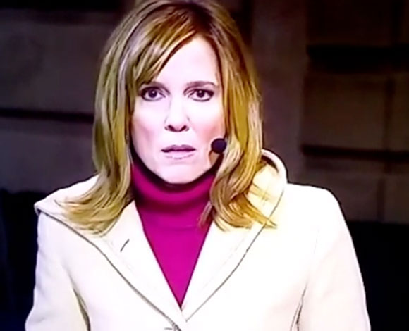 بالفيديو- مذيعة تتعرض لموقف محرج على الهواء