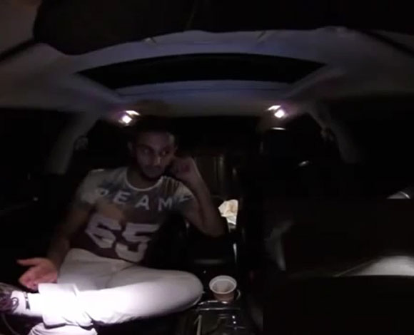 بالفيديو- شبح يظهر على سعودي في الظلام