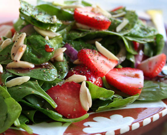 10 فوائد غذائية تجعل من الفراولة طعاماً أساسياً كل يوم