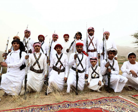شاهد بالصور: "القفز بالبندقية" تقليد سعودي عريق