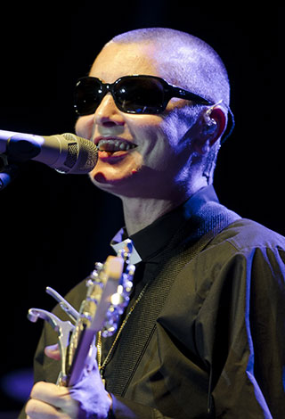 أغان شكلت نقلة في حياة النجوم على صعيدي الثراء والشهرة