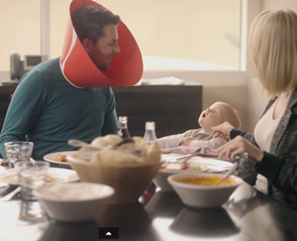 إعلان جديد لـ"كوكا كولا" ينبّه إلى خطورة إدمان وسائل الإعلام الاجتماعية  