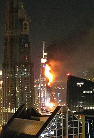 بالفيديو .. دبي تودع سنة 2015 بحريق هائل في إحدى فنادقها الضخمة