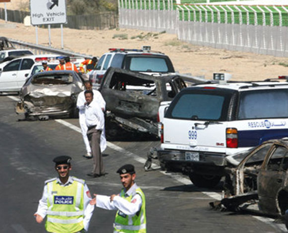 بالفيديو.. تصادم 96 سيارة بالإمارات ... إصابات بشرية طفيفة ومادية كبيرة