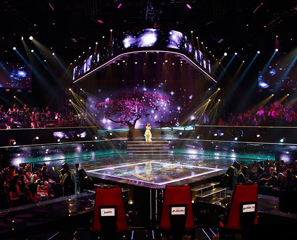 الطفلة اللبنانية لين الحايك من فريق كاظم تأسر قلوب الناس حاصدةً لقب "the Voice Kids" بموسمه الأول