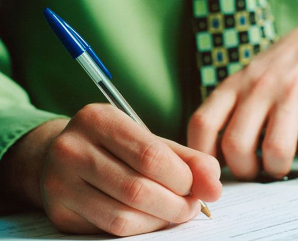 "الثقب الصغير" في غطاء قلم الحبر الناشف ... ما هو سرّه؟