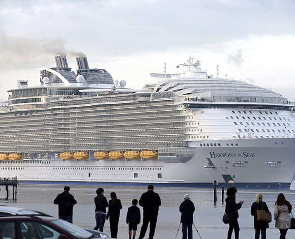 لمحة خاطفة عن سفينة Harmony of the Seas: Daily Mail Online أكبر سفينة في العالم