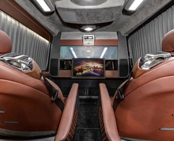 سيارة Mercedes Sprinter بفخامة يخت