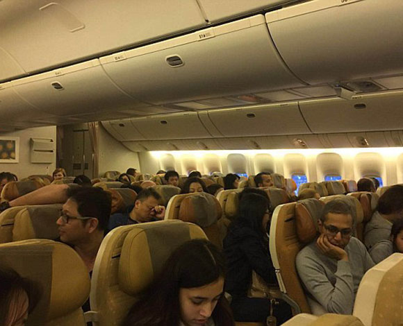 "نجوت بأعجوبة!" قالت إحدى المسافرات على متن الرحلة SQ368