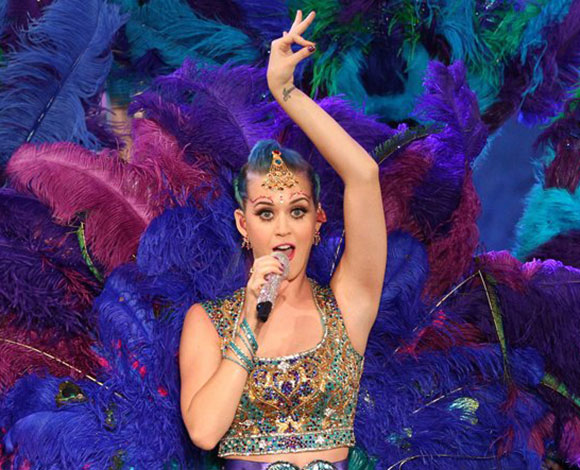 أشياء سخيفة طلبها نجوم الموسيقى في حفلاتهم