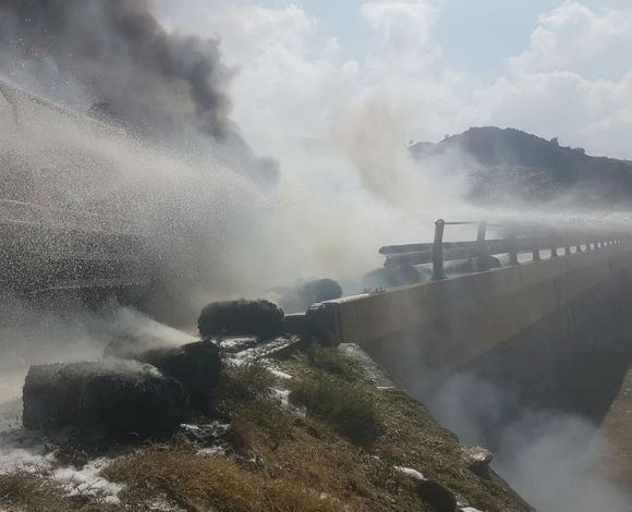 بالصور حادث مروع بين 4 مركبات بمحايل عسير، من بينهم شاحنتين محملتين بالوقود