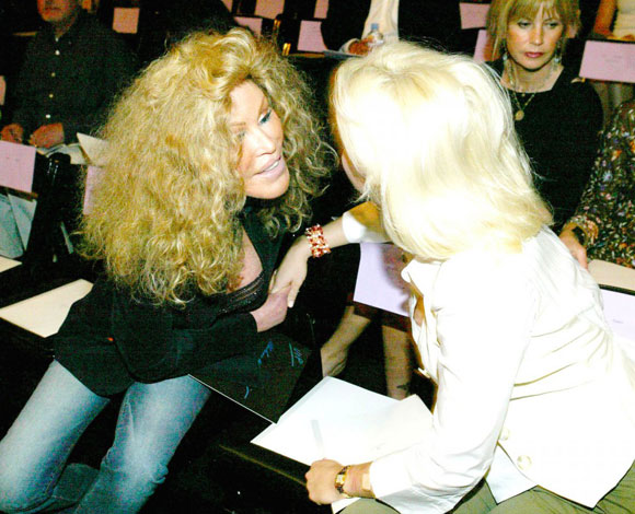 اطلعوا على حياة البليونيرة Jocelyn Wildenstein المجنونة!