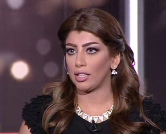 صوته وعزفه الجميل يتسبب في إنهيار المذيعة باكية على الهواء