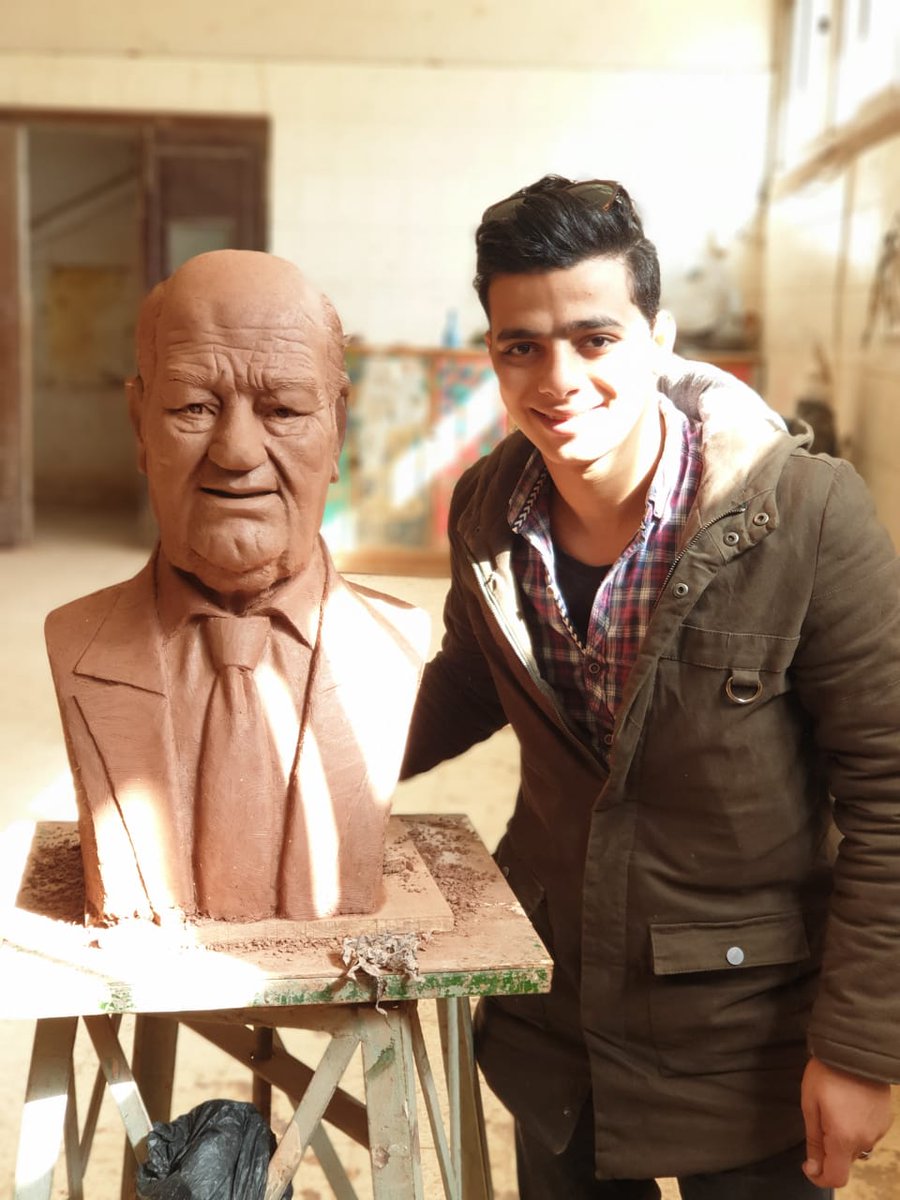 ضجة على مواقع التواصل بعد انتشار صور لتمثال الفنان حسن حسني