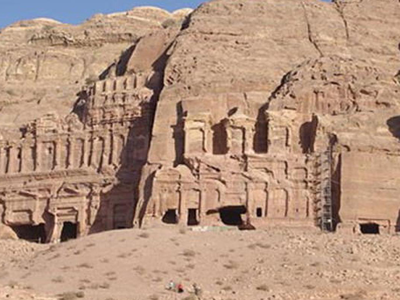 "حافة نهاية العالم" وأملج من الأماكن السياحية التي لا تفوت في المملكة