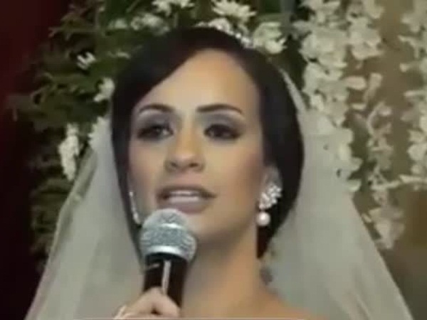 شاهد هذه اللحظة المفعمة بالصدق والحب من عروسين