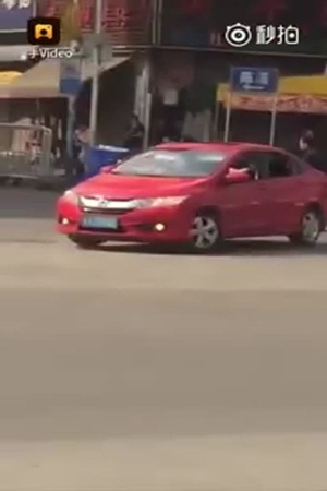 بالفيديو .. كيف تعاملت الشرطة الصينية مع أحد المفحطين