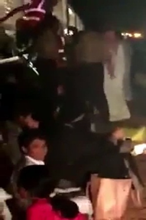 بالفيديو .. توقف قطار سار لتعطله