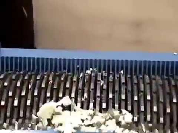 فيديو ماكينة تطحن كل شئ !!