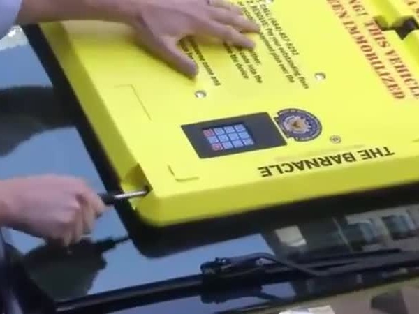 شاهد أكثر الكلبشات تطورًا .. لن يمكنك أن تتخلص منها إلا بدفع الغرامة