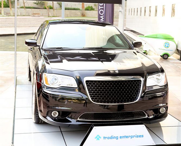 Motor Village يجمع السيارات الفارهة في دبي