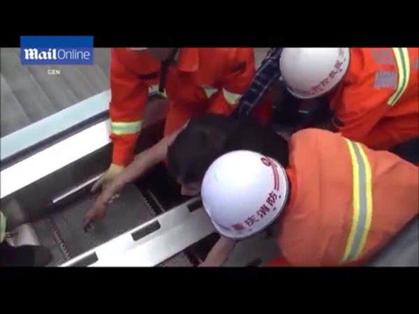 بالفيديو .. إنقاذ رجل من موت محقق