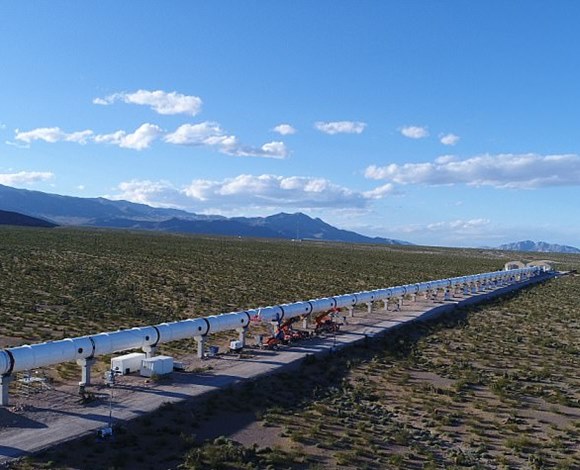 قطار Hyperloop الخاص بايلون ماسك ينهي أولى تجارب تشغيله بنجاح
