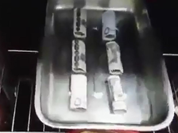 شاهد سعودي يطبخ الريالات .. ولكن ما السبب