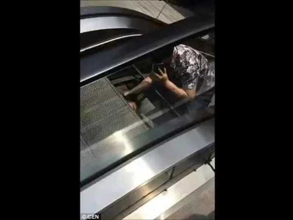 بالفيديو .. إنقاذ رجل من موت محقق