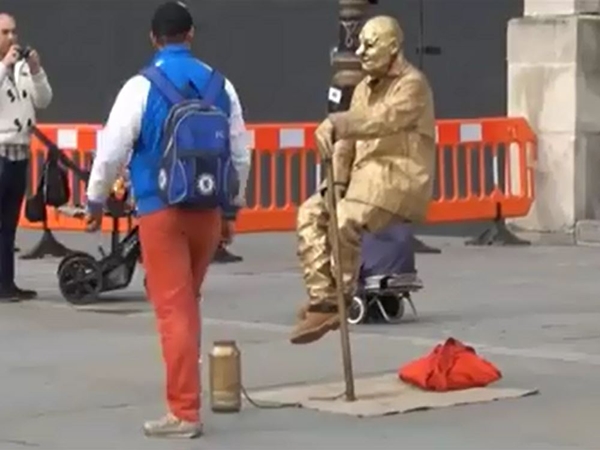 أخيرًا .. كُشف السر عن الجالسين على الهواء .. بالفيديو