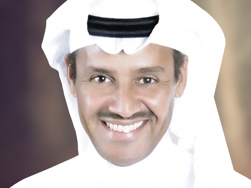 بالصور..شاب يحتفظ بساعة ثمينة من الفنان خالد عبد الرحمن لـ 19 عامًا