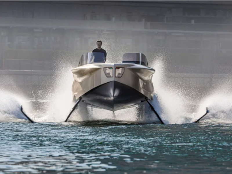 شاهد..تجربة مثيرة داخل "اليخت الطائر" الذي يسير على ارتفاع 5 أقدام فوق الماء