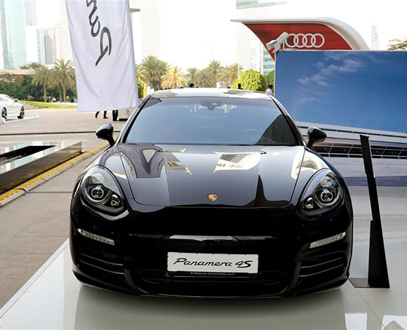 Motor Village يجمع السيارات الفارهة في دبي