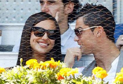 جلسة حميمة بين ايرينا ورونالدو في مدرجات مدريد