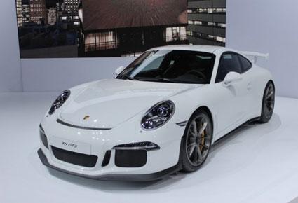 Porsche 911 GT3 رمز الفخامة والأداء القوي 