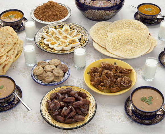 إليك الطرق التقليدية الصحية لكسر الصيام أثناء الإفطار